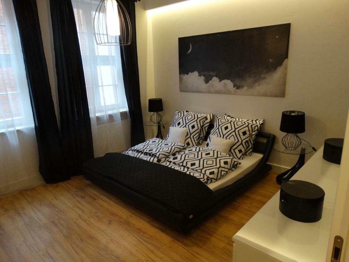 Black&white Apartment- Wierzbowa 5 Apartment Poznan