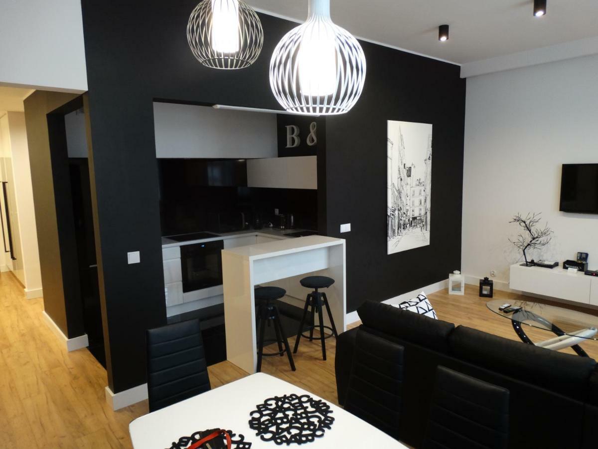 Black&white Apartment- Wierzbowa 5 Apartment Poznan